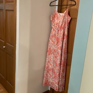 Great dress as a wedding guest.